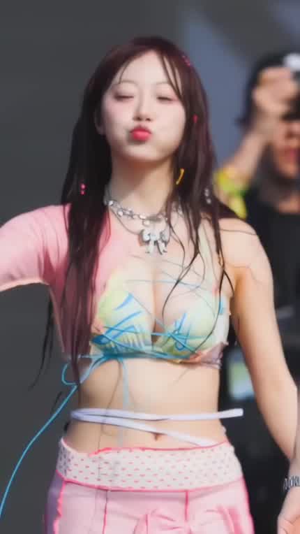 Jeewon 🍈🍈