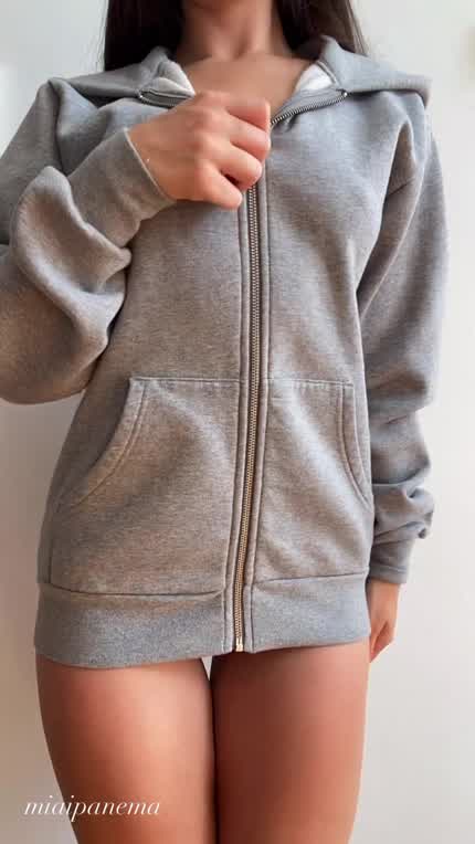 Revealing my fully nude body to put a smile on your face 😇