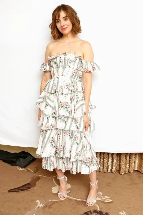 Brilliant beauty in a floral dress (2018)