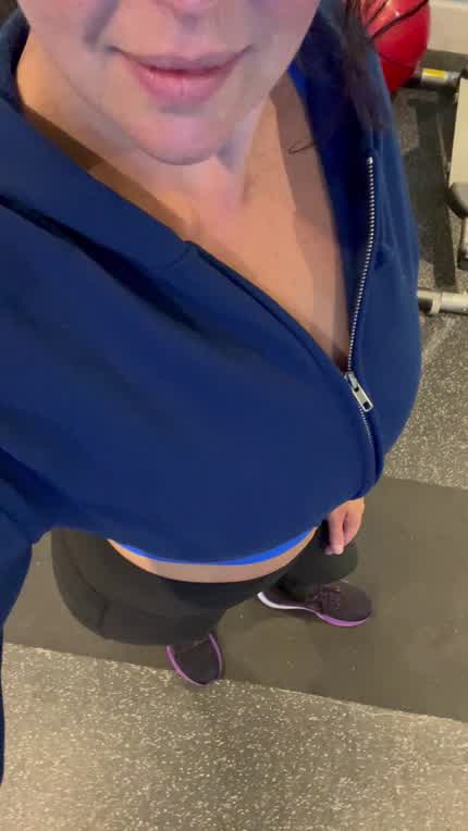 Flashing Cute guy at the gym is the easiest way to get My post workout fun