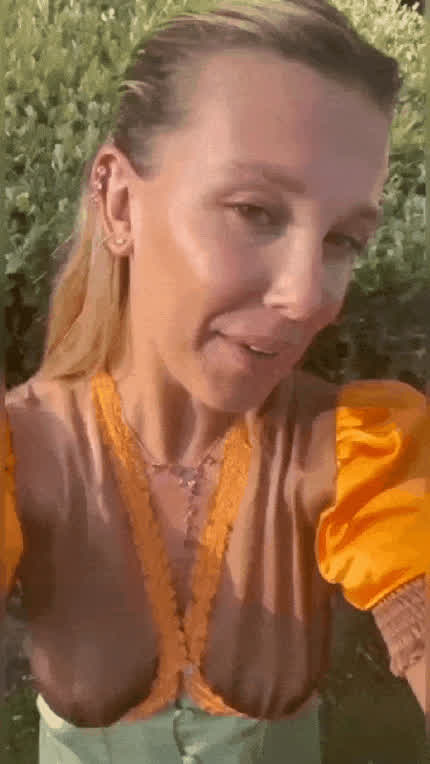 She looks great in this