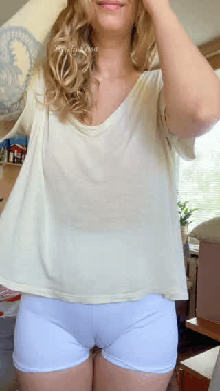 With a cameltoe like this I could be a yoga instructor 