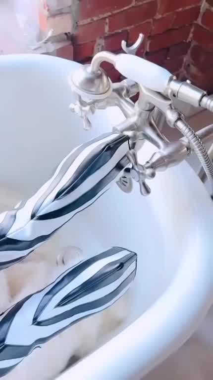 INLOVE Magazine promo - IG April 2023