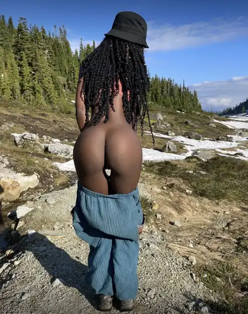 I'm looking for a hiking buddy that will fuck me outside in nature :)