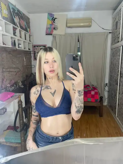 I'm sexy but not that nude