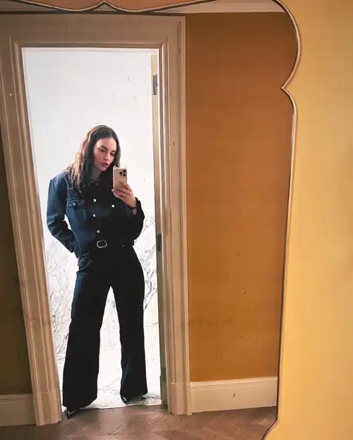 Lily selfie , wearing denim outfit | IG story February 2024