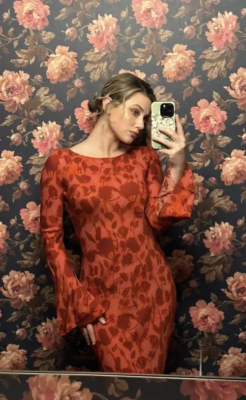 Lili stunning in red dress | IG story December 2023
