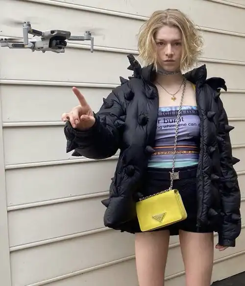 ID on Hunter's crop top, PLEASE, lookin' for it almost 2 years now. 
