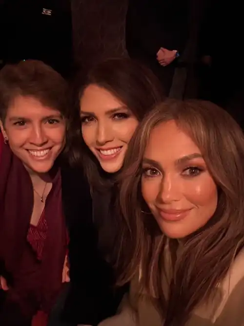 JLo with her sisters