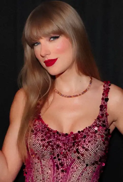 The most beautiful woman to ever exist. 