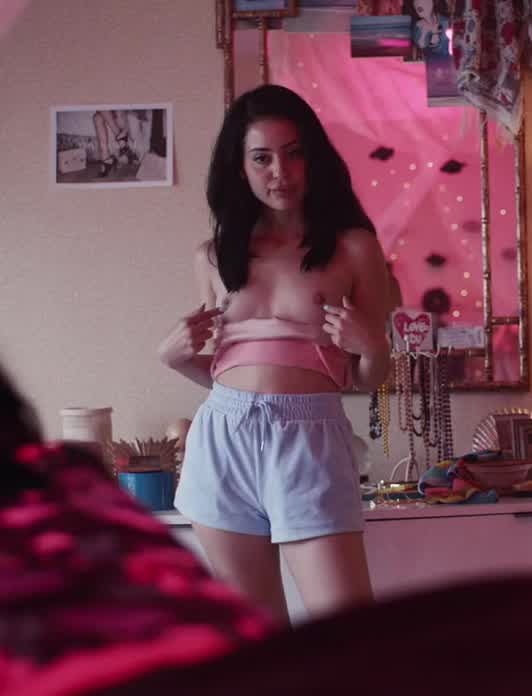 [Topless] Alexa Demie in Euphoria s01e01
