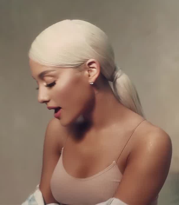 'r.e.m.' - Sweetener Visual - 2018