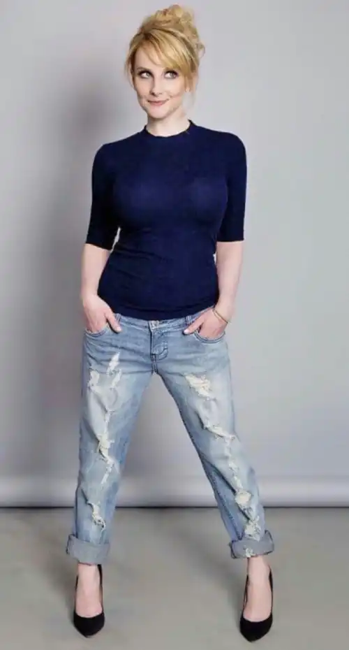She looks so freaking hot and quite mischievous here...