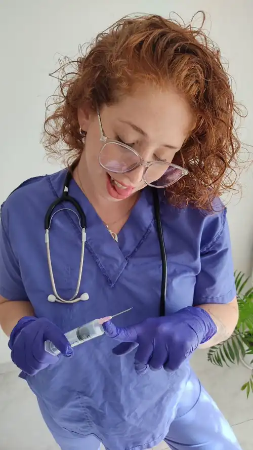 This nurse is going to vaccinate you..