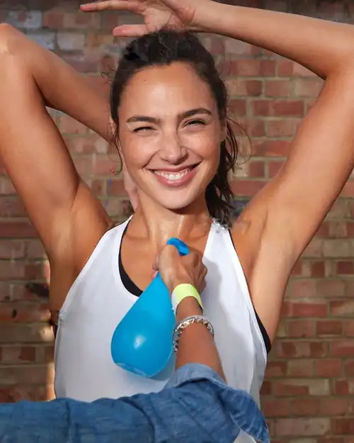 Gal Gadot is my mommy, wanna lick my mommy pits?
