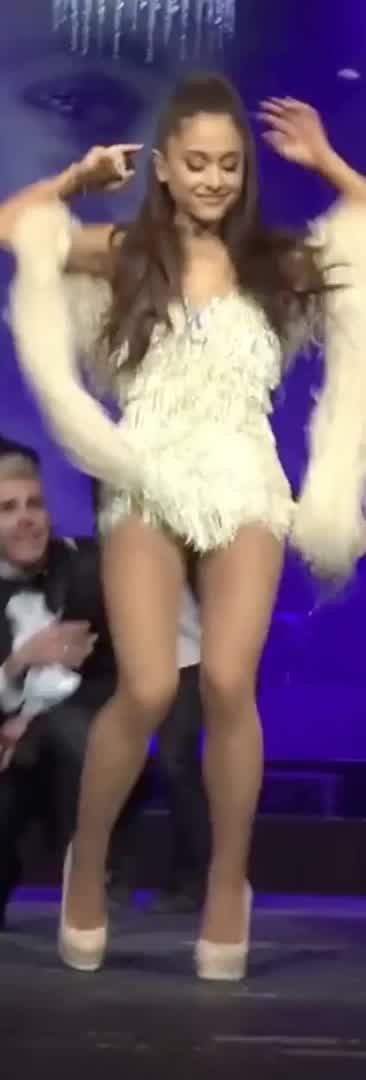 Shaking that butt 🍑