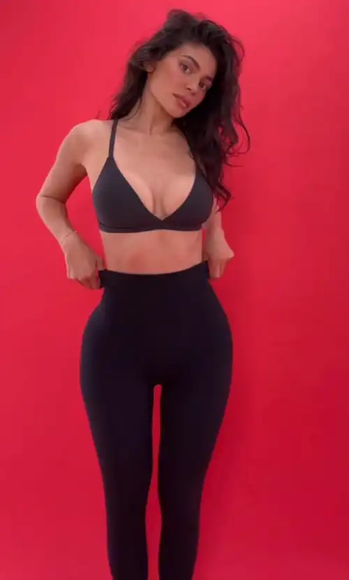 It's crazy how aroused and helpless kylie jenner make me feel. Something about her I can't resist her. I always have the best session abour her