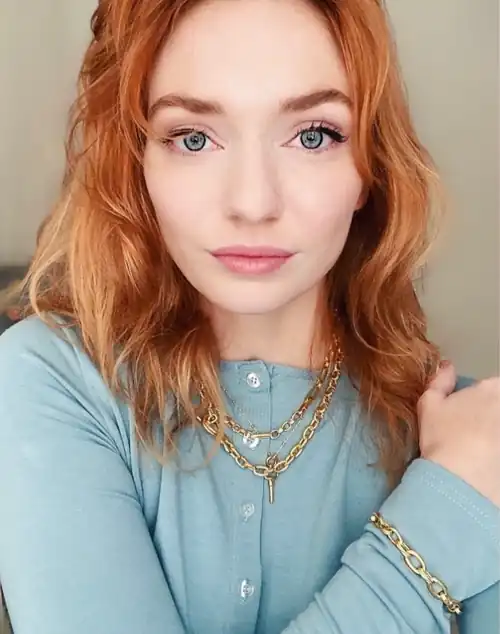 need more Eleanor selfie