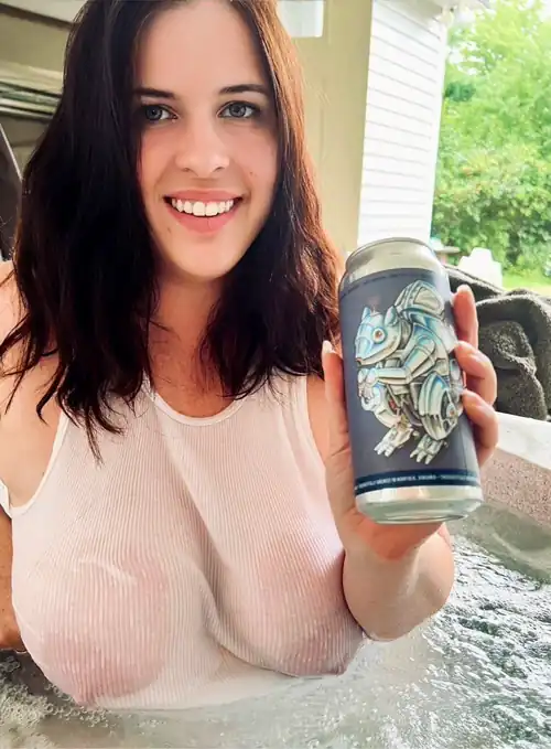 It’s Thirsty Thursday, what will you be drinking? This is a delicious Jaded Squirrel NEIPA from Bench Top Brewery.