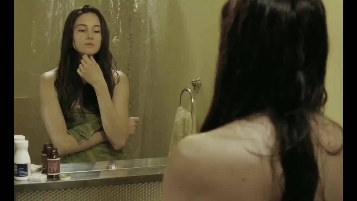 Shailene in White Bird in a Blizzard (2014)