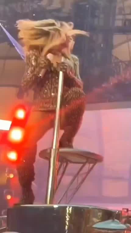 👑