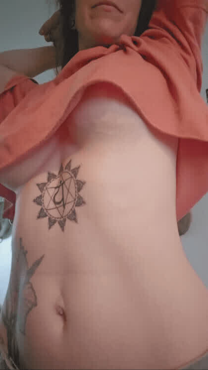 Admiring the artwork 😋