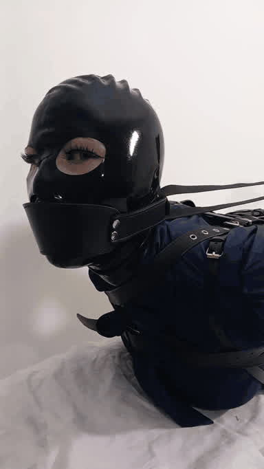 Friday = hogtie day 🥵🖤✨️