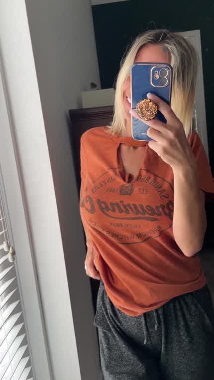 Just a happy horny mom in the morning 🥰