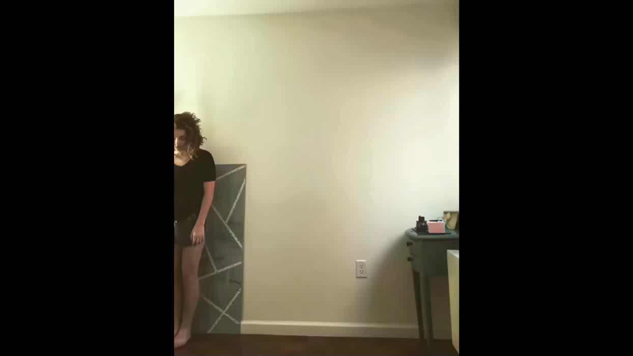 Camren Bicondova Big Butt 🍑