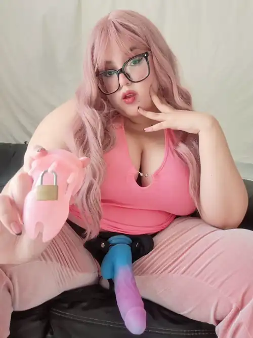 The only way in wich we would be in the same bed is with me pegging you mercilessly 🤭