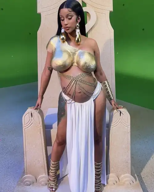 Pregnant Cardi is stunning