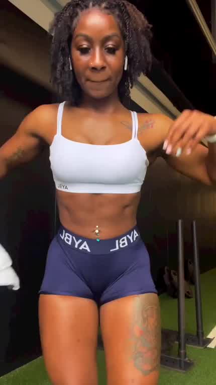 A cute gym fit