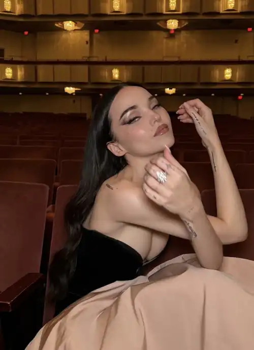 Those boobs😋