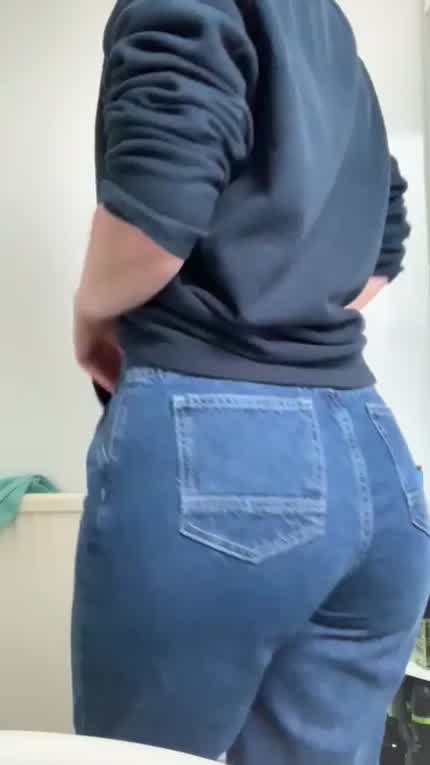 Nerdy girl dropping Unexpected dumptruck