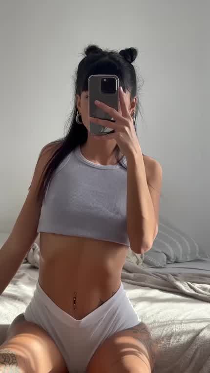 It looks like these shorts are tight in the front too