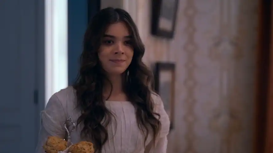 Hailee Steinfeld screencap from Dickinson 