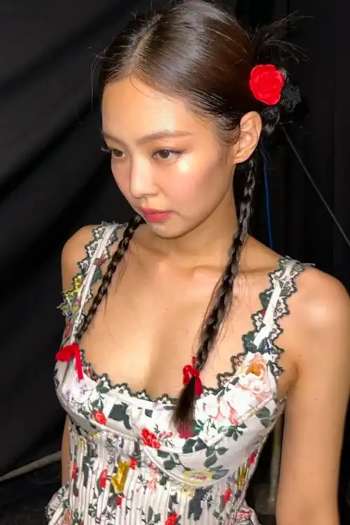 Jennie looks so focused any guesses of what she is thinking about?