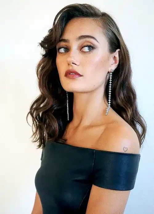 Ella Purnell 