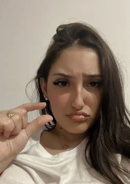 I can make it even harder for you to live with that clitty between your legs 😈😈 Do you want me to humiliate you? 😝🤏🏼