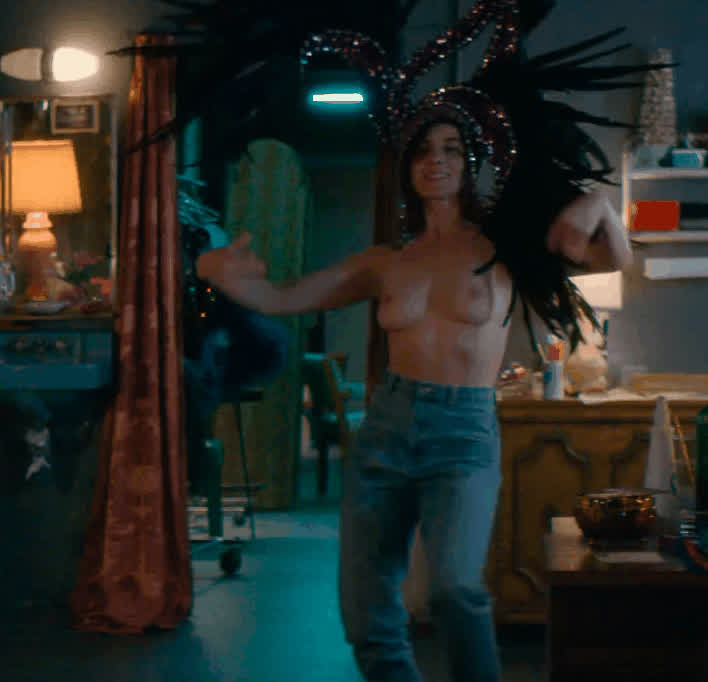 Classic topless dance in GLOW (S3E3, 2019)