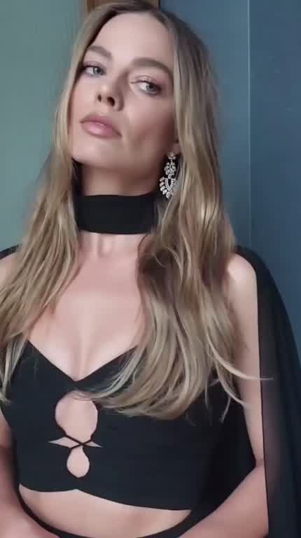 Margot before UK Premiere of “Amsterdam” IG September 2022