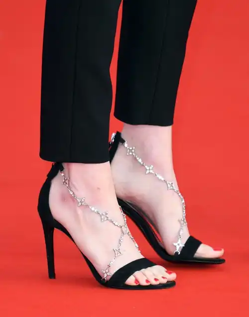 Emma Stone black heels 🔥