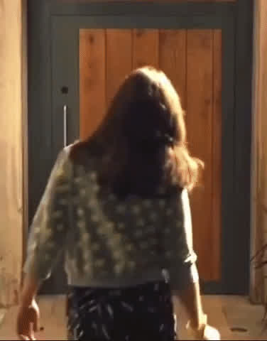 The way Emilia’s ass jiggles when she walks 🤤🍑