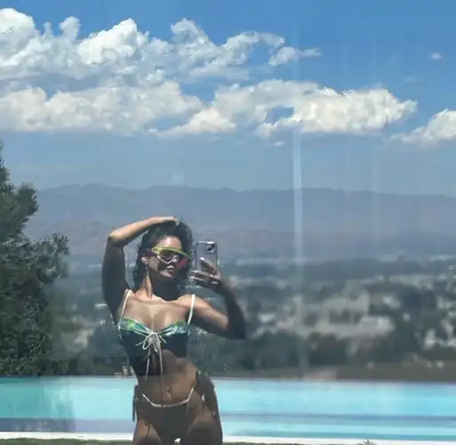 Bikini selfie | IG January 2024