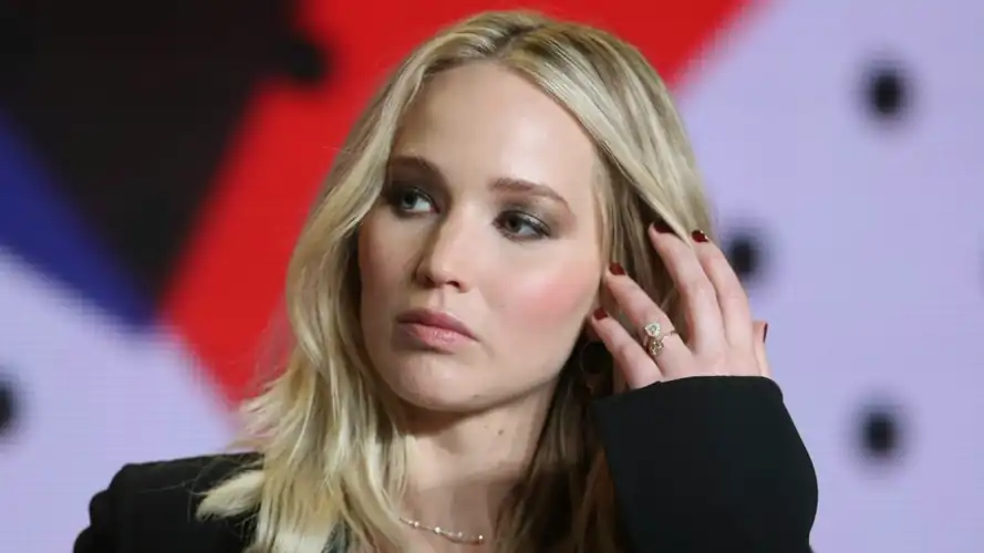 Jennifer is not satisfied! You need to worship her more! Say sorry to her!