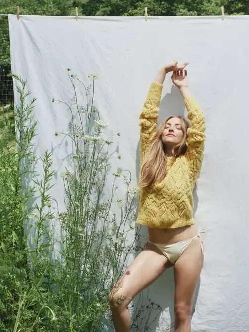 Amanda Seyfried stretching