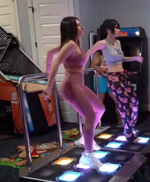 Emiru playing DDR is always a treat 😍