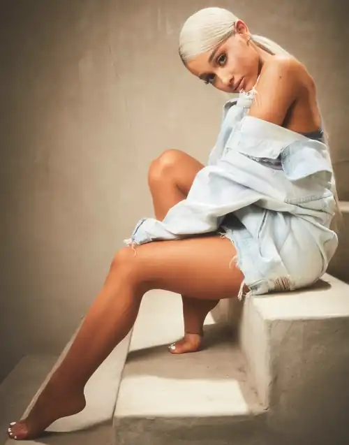 My gosh, her legs in those ripped pantyhose🤤