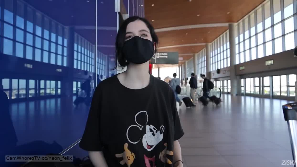 airport flash 🤫