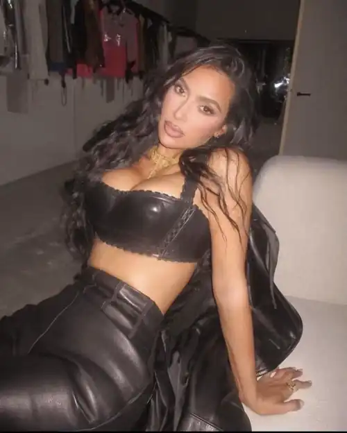 Somebody make me cum for mommy